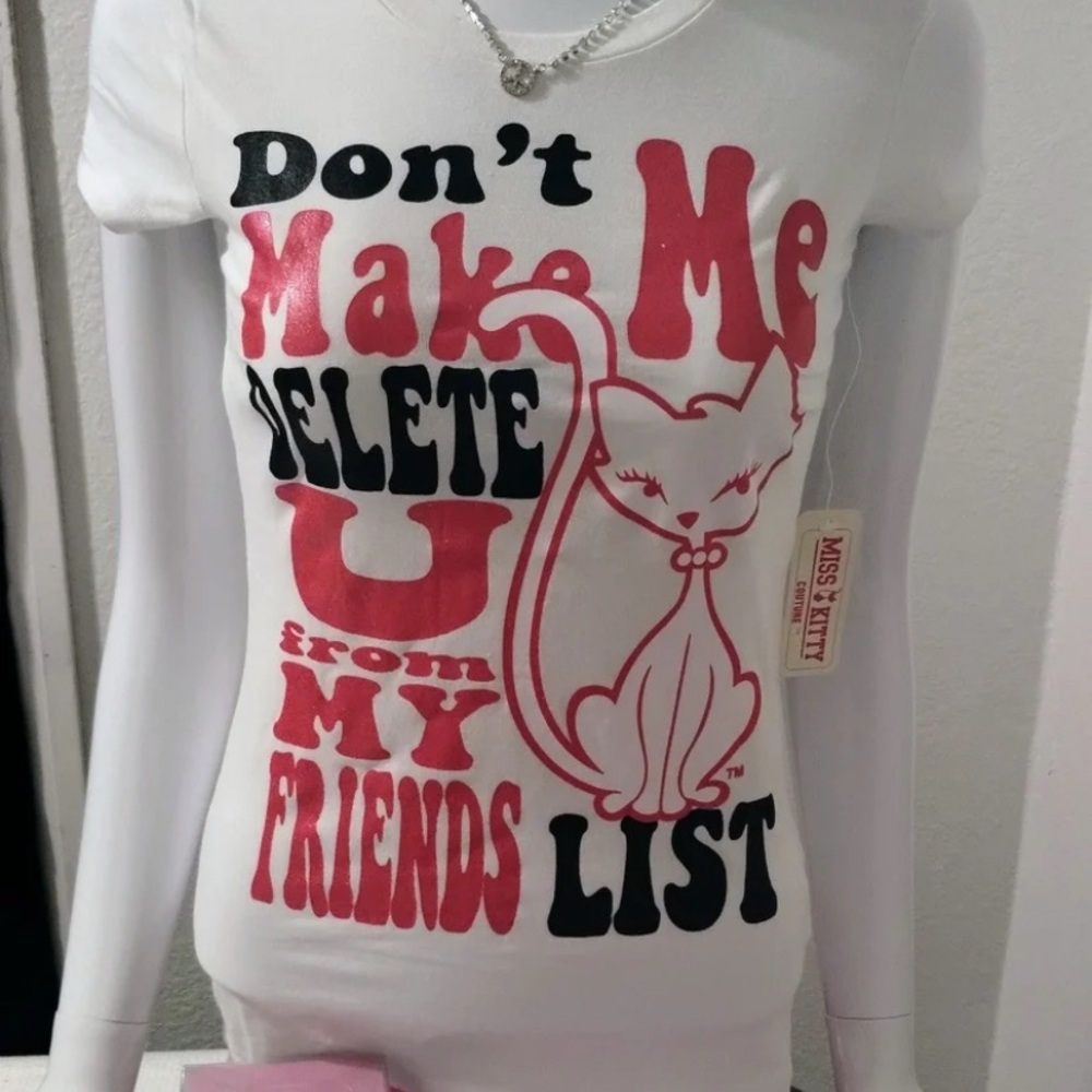 White and Red Cat Graphic T-Shirt